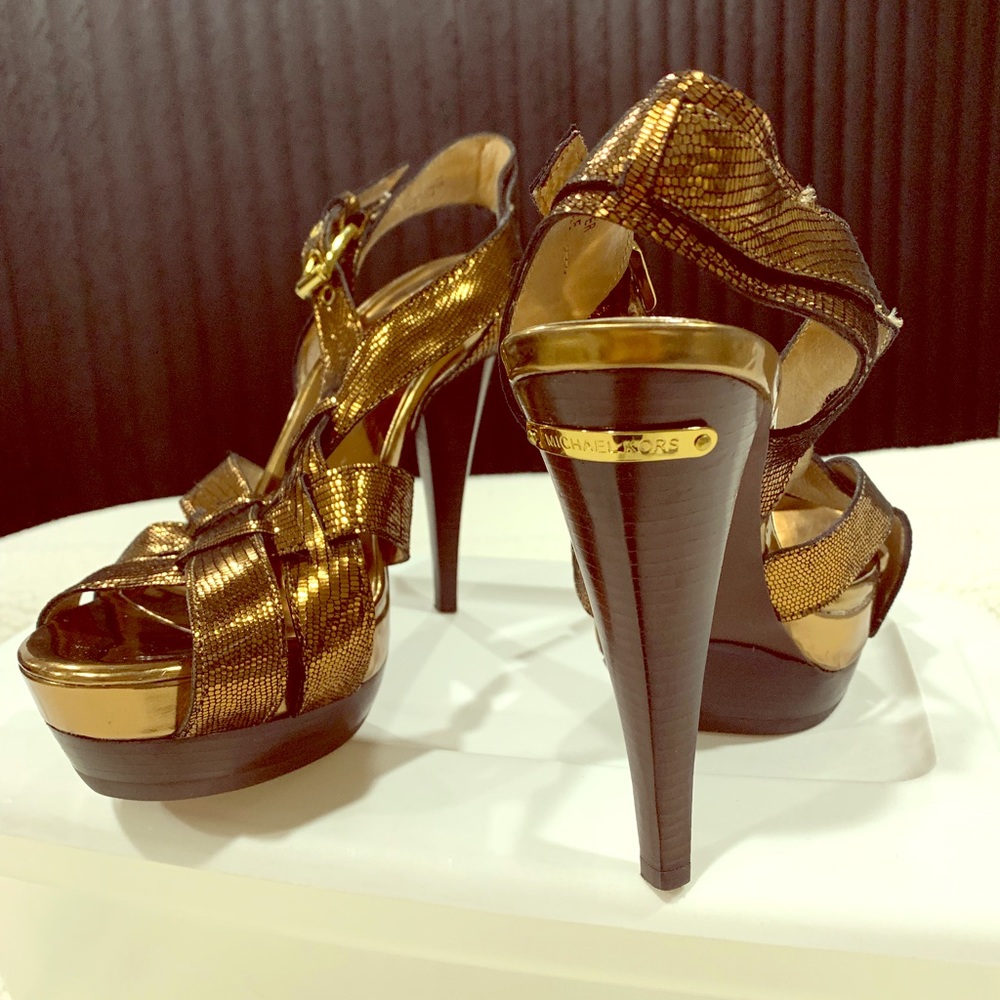 MK gold high heels size 6M.  Very comfortable